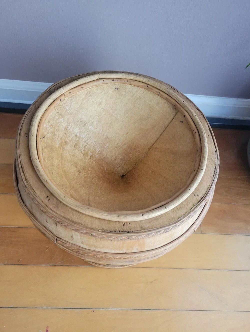 RARE VINTAGE WOODEN BUCKET CANISTER CYLINDER SHAPE LID DESIGN FLOWERS METAL 15.5